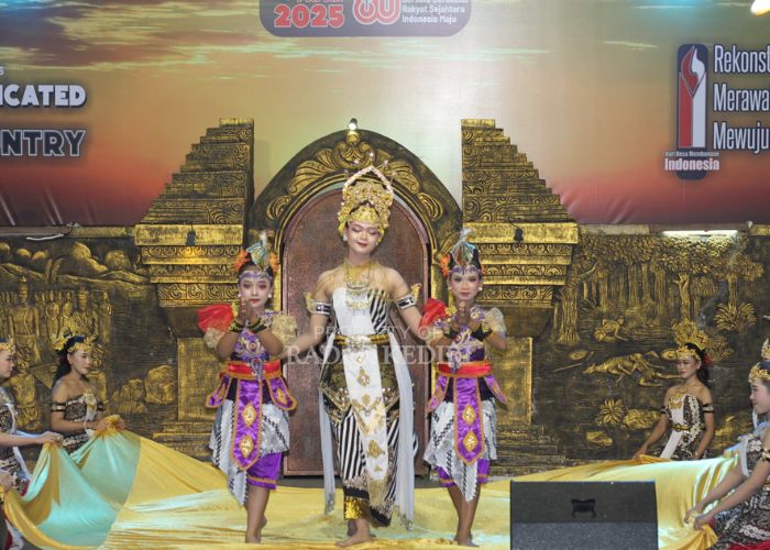Sanggar Tari Prameswari beraksi di Taman Papar.