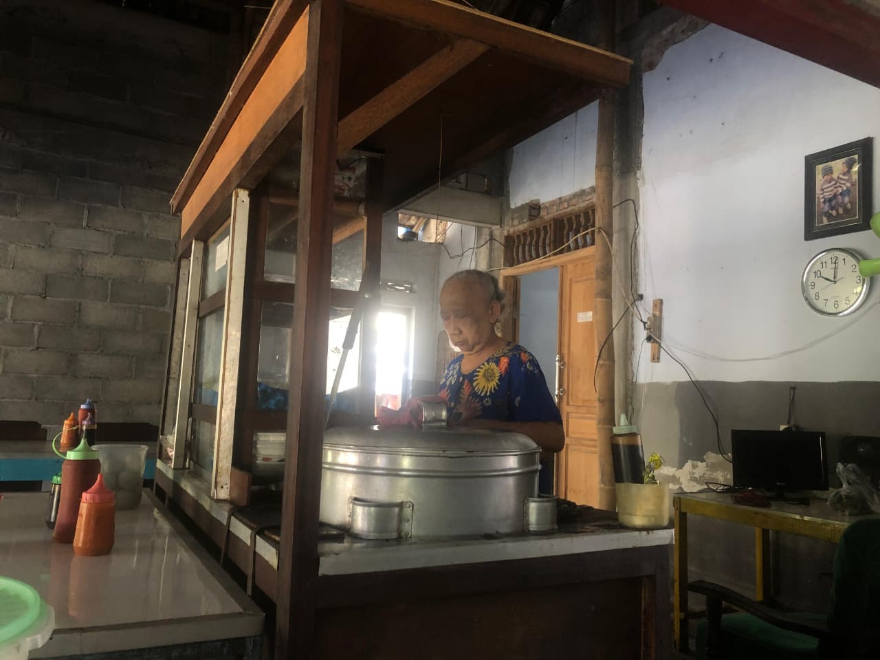 Bakso legendaris di Desa Kayenlor, Kediri.