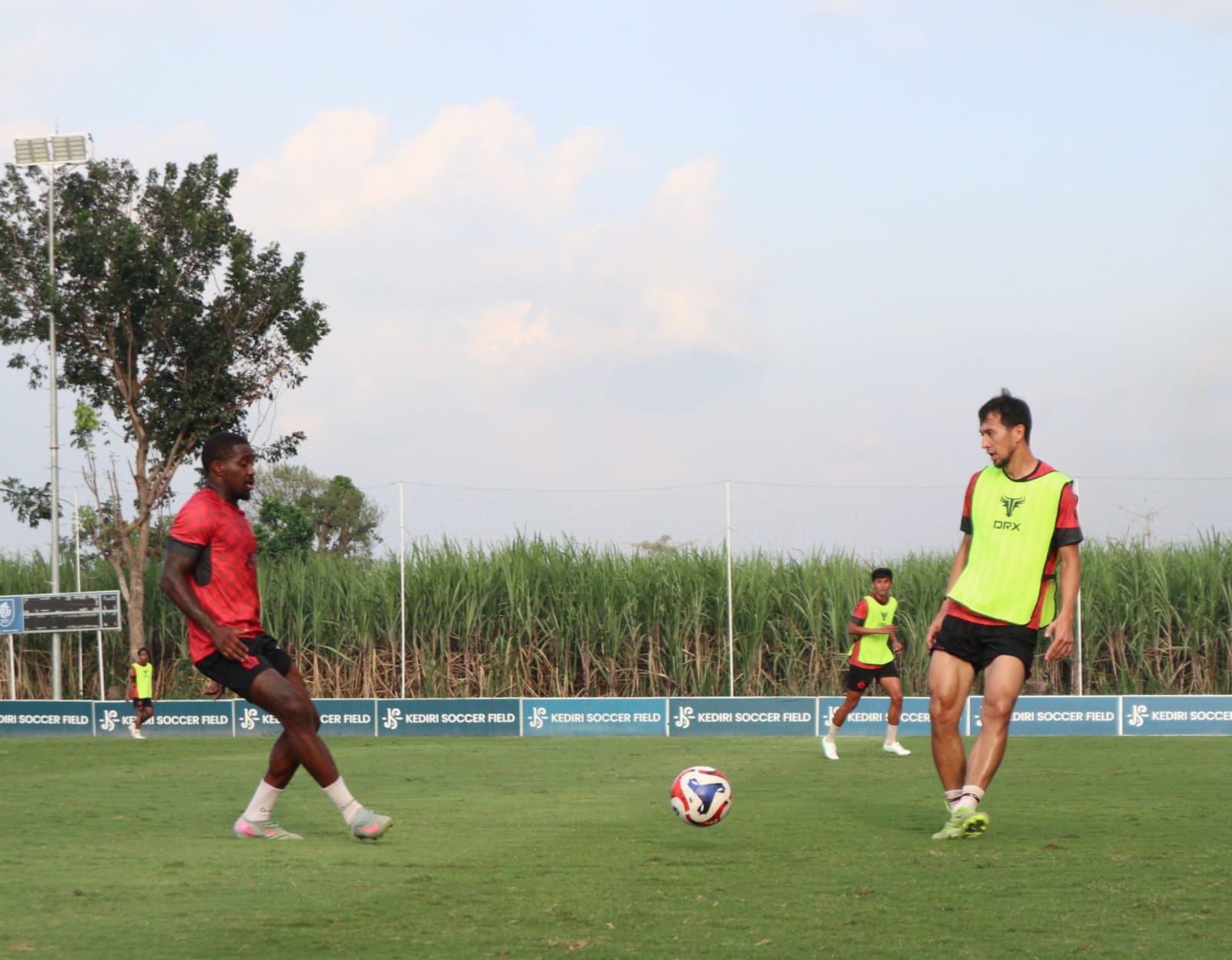 Skuad Persik Kediri berlatih di KSF Ngasem.