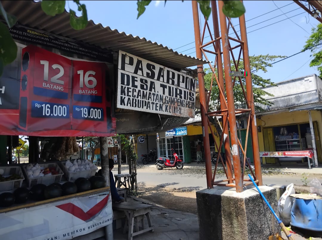 Pasar Pon Desa Turus, Kecamatan Gampengrejo.