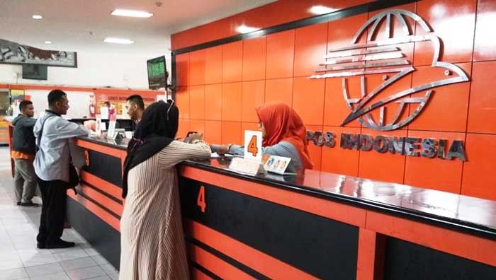 Taspen resmi memindahkan pembayaran pensiunan PNS dari tiga bank swasta ke Kantor Pos.