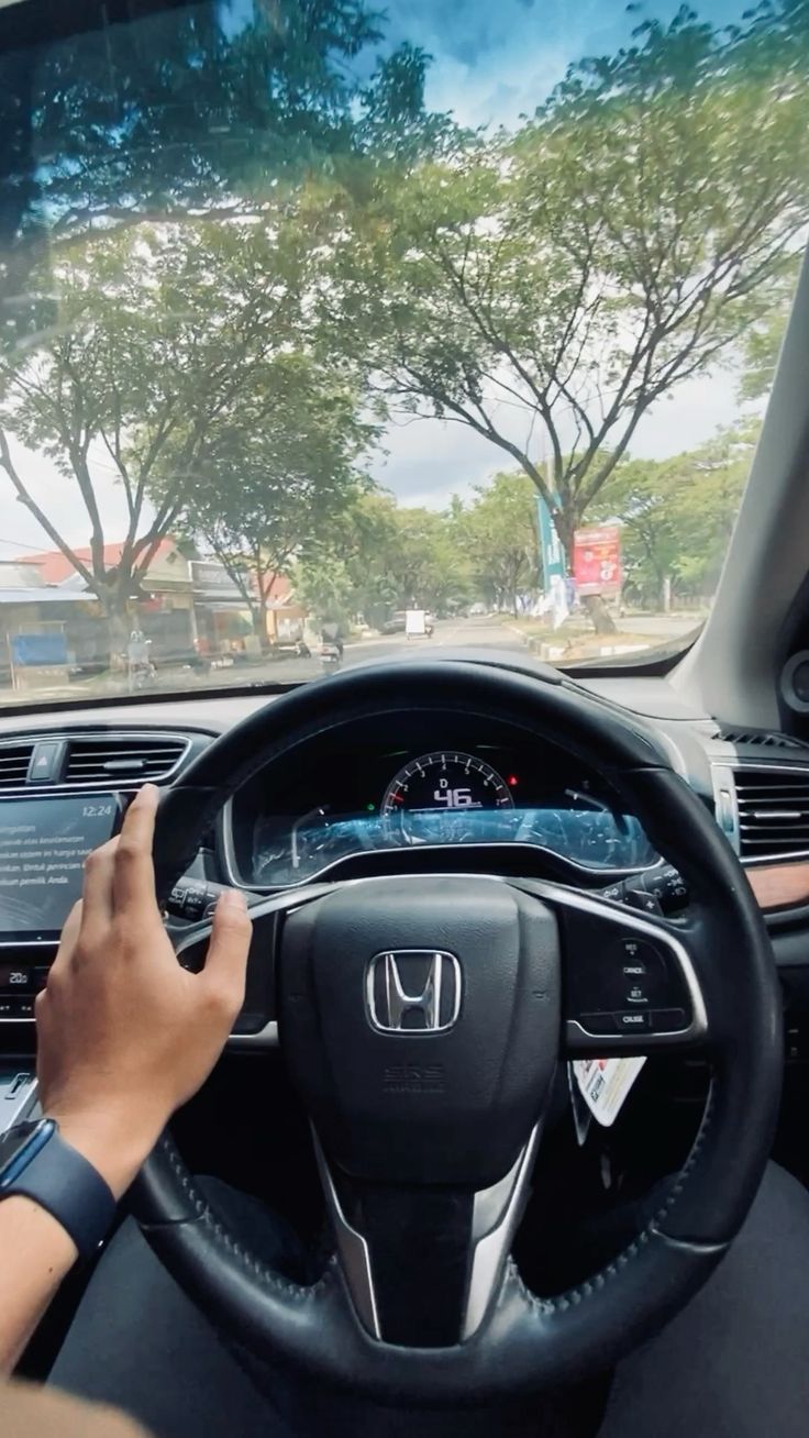 Ilustrasi penyebab setir mobil terasa berat.