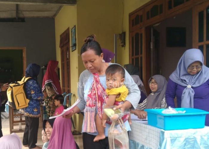 Posyandu di Desa Senden Kediri.