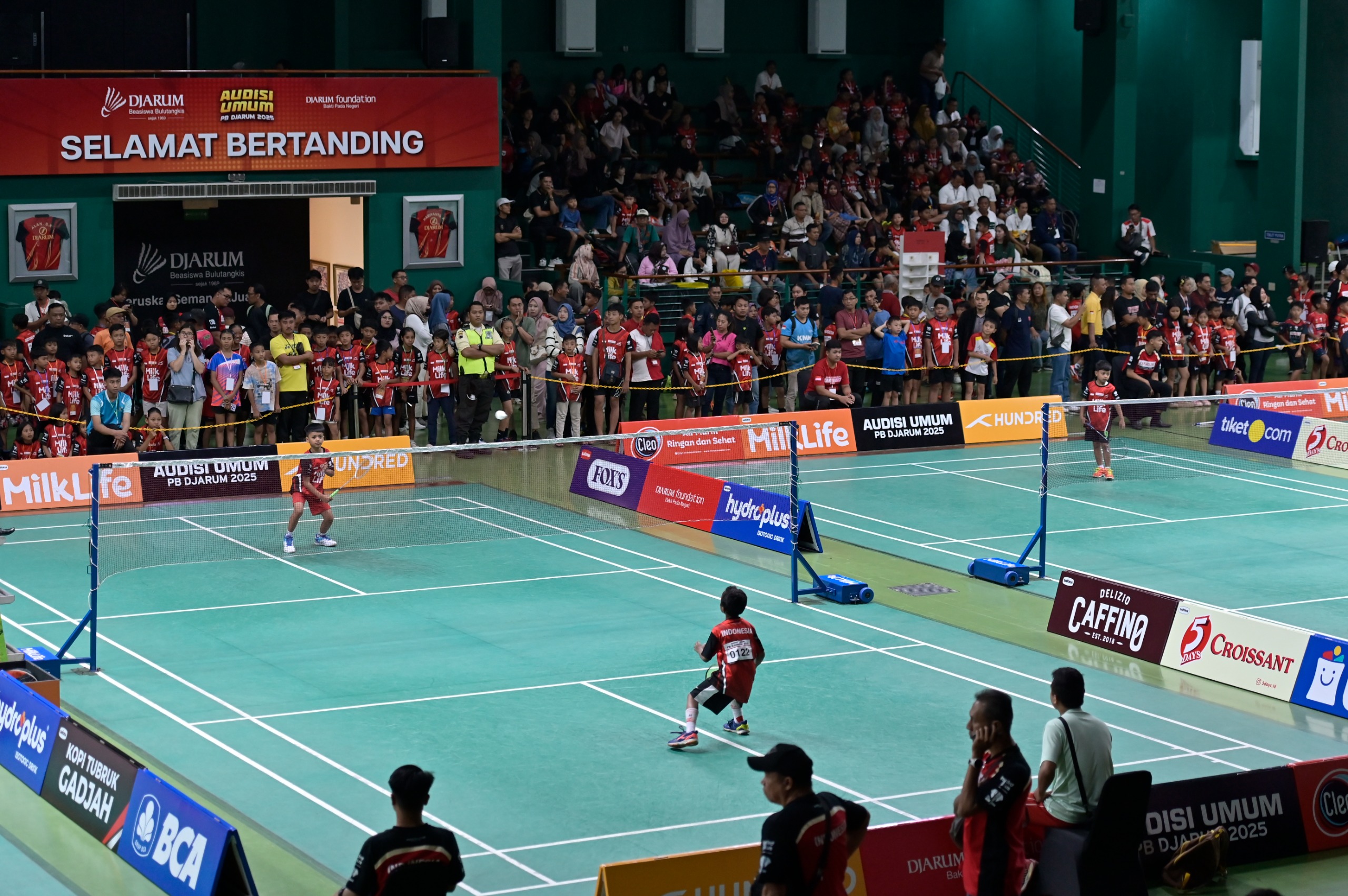 PENUH SEMANGAT: Suasana tahap screening hari pertama Audisi Umum PB Djarum 2025 yang bergulir pada 8 September 2025 di GOR Djarum Jati, Kudus, Jawa Tengah. Perhelatan yang diinisiasi Bakti Olahraga Dj