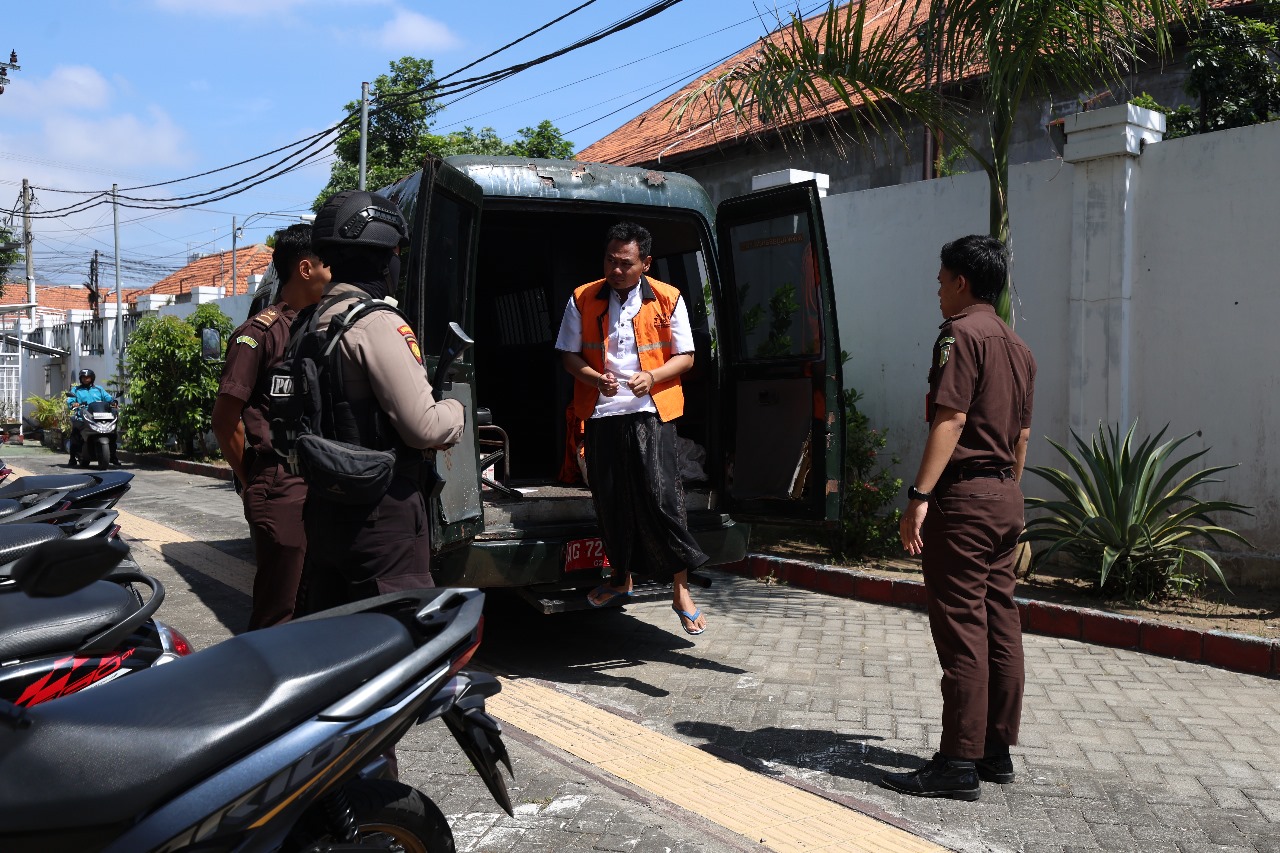 KENA BATUNYA: Rohmat Tri Hartanto, 32, terdakwa kasus pembunuhan dan mutilasi.