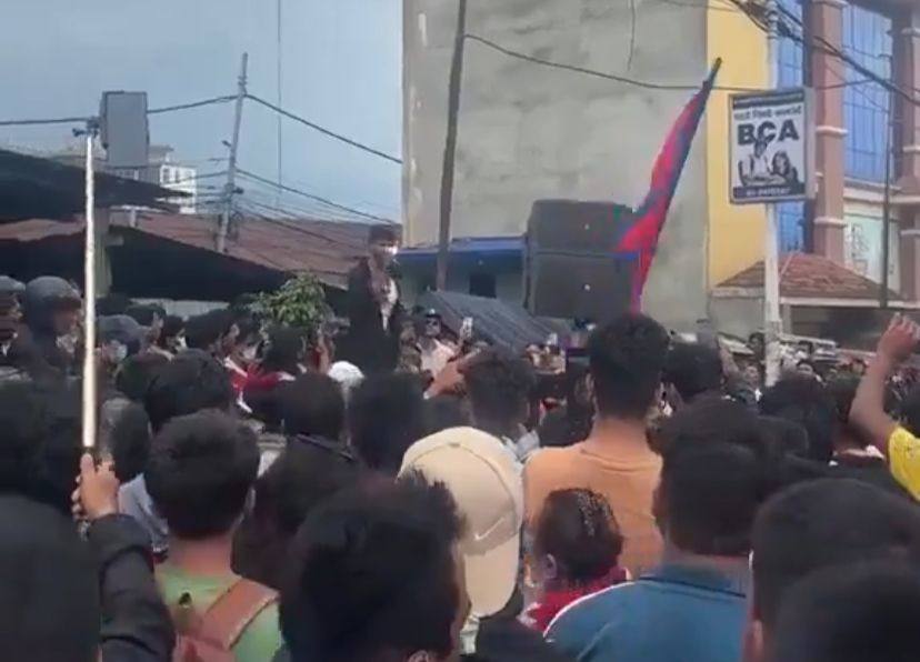 Menteri Luar Negeri Nepal, Arzu Rana Deuba, menjadi korban amukan massa setelah aksi protes besar-besaran generasi muda (Gen Z) di ibu kota Kathmandu berubah ricuh, Rabu (10/9).