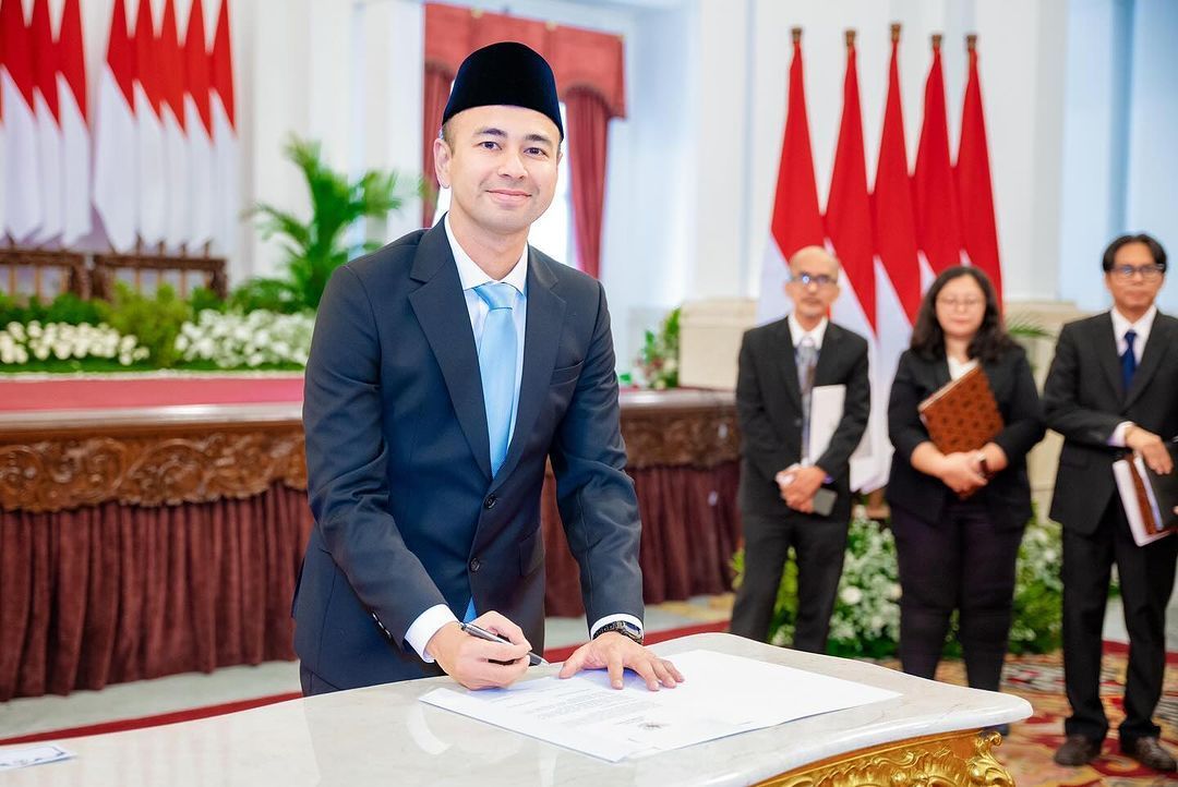Kekosongan jabatan tersebut langsung memunculkan spekulasi. Nama-nama calon pengganti pun bermunculan, termasuk sosok tak terduga dari dunia hiburan, Raffi Ahmad.
