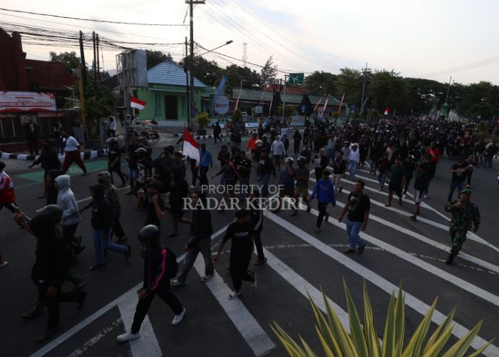 Suasana unjuk rasa di Kota Kediri akhir Agustus lalu.