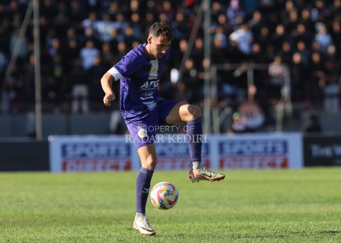 Gelandang Persik Kediri Imanol Garcia.