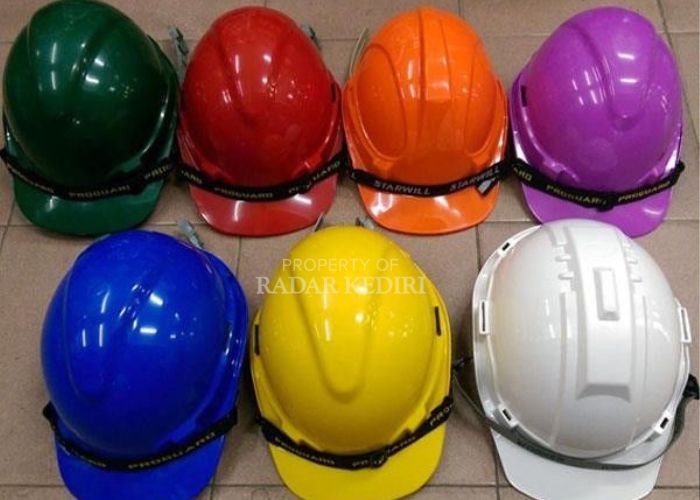 Ilustrasi helm pekerja.