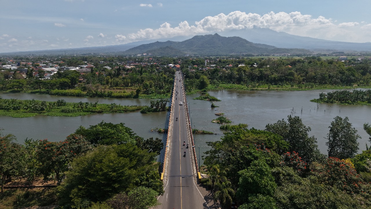 Jembatan Semampir Kediri akan ditutup total.