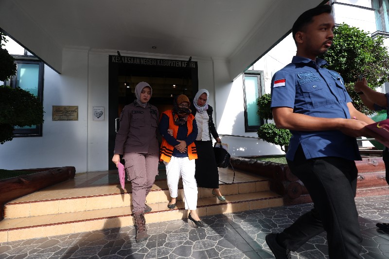 salah satu tersangka dugaan korupsi BRI unit Kras, Kabupaten Kediri.