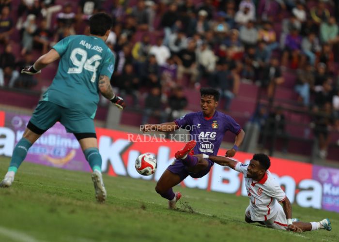 Persik Kediri vs Malut United FC.