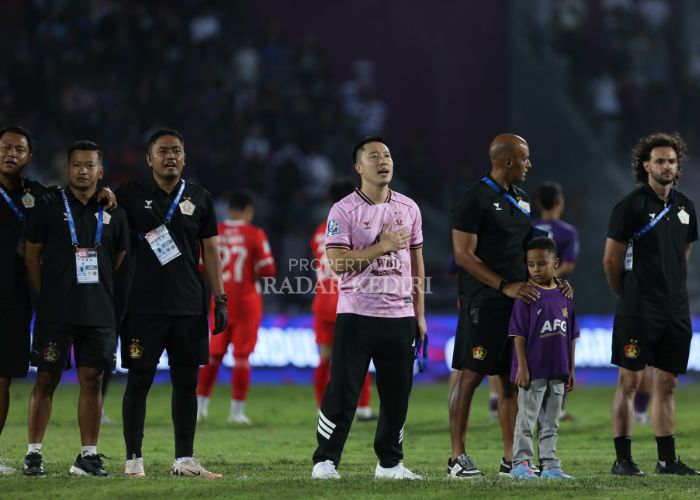 Arthur Irawan mengenakan jersey ketiga Persik Kediri.