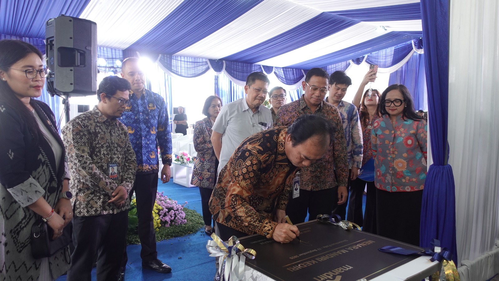 Bank Mandiri meresmikan gedung Menara Mandiri Kediri.