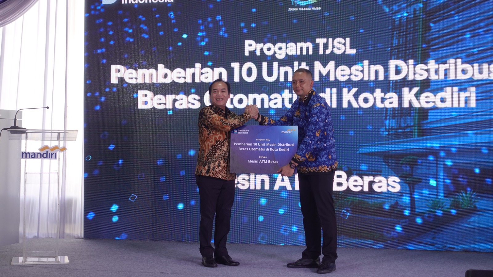 Bank Mandiri meresmikan gedung Menara Mandiri Kediri.