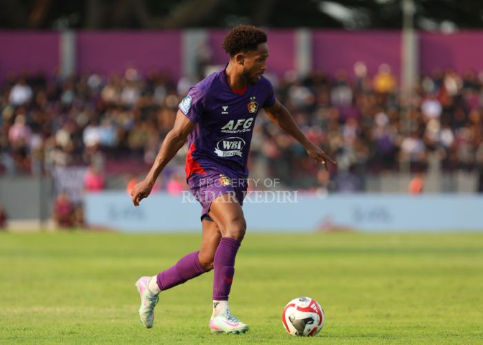 Playmaker Persik Kediri Williams Lugo.