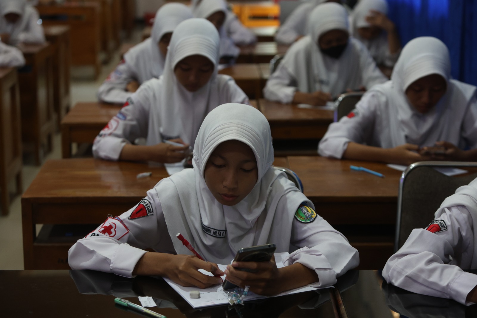 KONSENTRASI: SIswa mengerjakan soal KKA saat babak penyisihan.