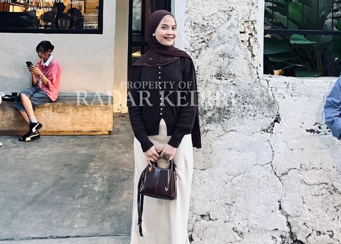 ELEGAN: Tas coklat mahogany.