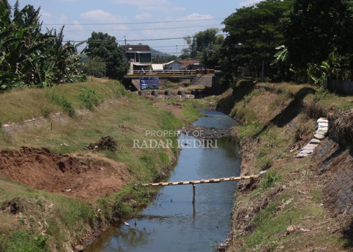 Salah satu sungai di Kediri.