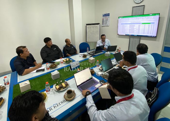 Tim Radar Kediri dan Neutron menggelar rapat koordinasi.