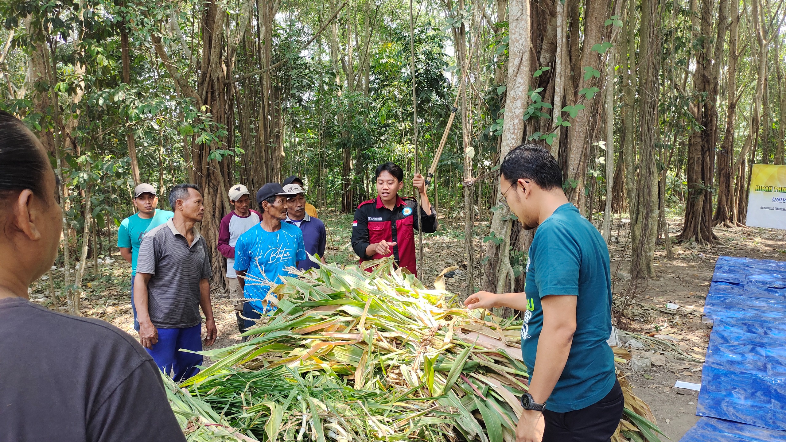 AKTIF: Selain tim dosen, mahasiswa juga bertindak sebagai instruktur pendamping sebagai wujud immersive learning dari program Diktisaintek Berdampak.