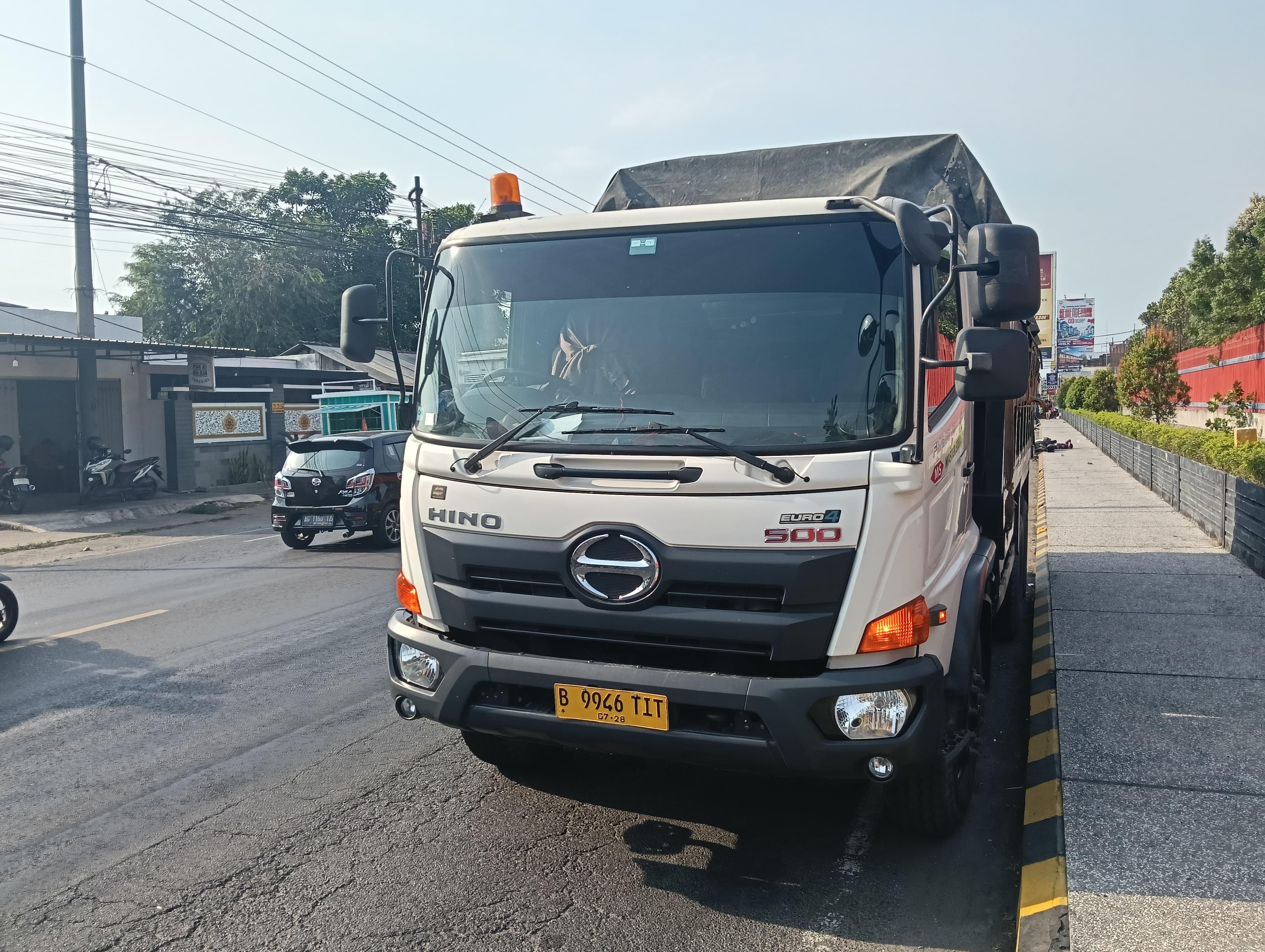 Laka maut truk Hino vs Honda Scoopy.