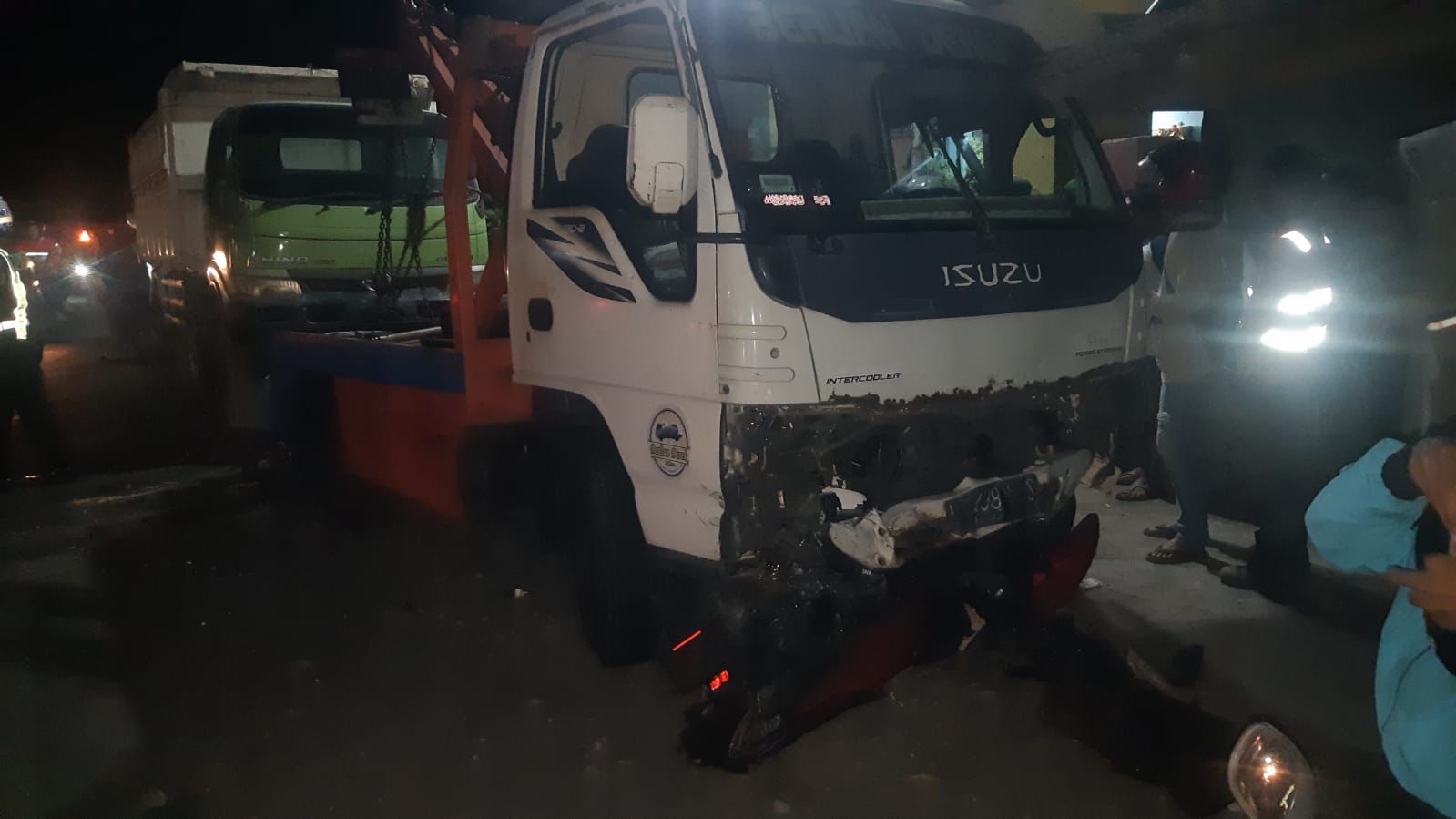 BERUNTUN: Kendaraan yang terlibat laka di Jalan Raya Jambean Kras, Kabupaten Kediri.