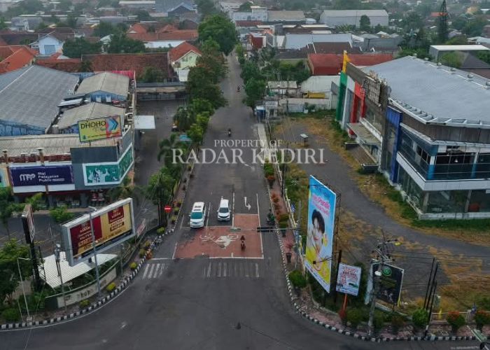 FOTO ATAS: Eks-pasar gula yang kini berubah menjadi mal Doho Square .