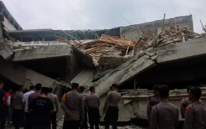 Kondisi bangunan PP Al Khoziny sesaat setelah ambruk