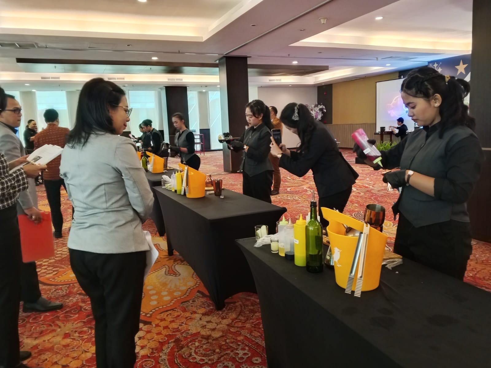 Surya Hotels Group Kediri menggelar Trainee Competition 2025.