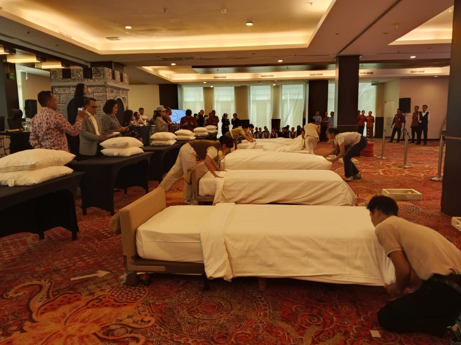 Surya Hotels Group Kediri menggelar Trainee Competition 2025.