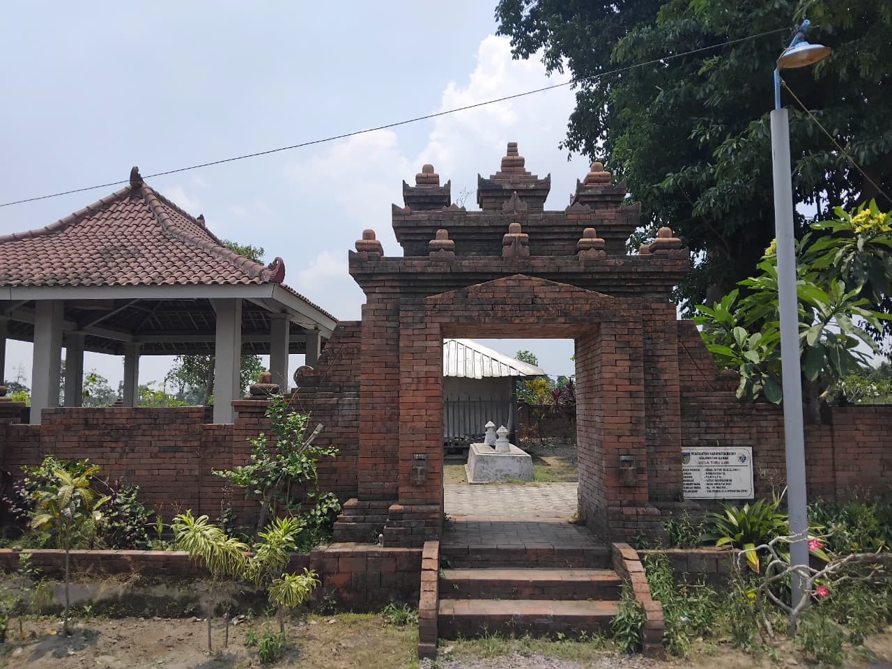 Pemugaran wisata religi Eyang Ageng Sumantri (Diana Yunita Sari)