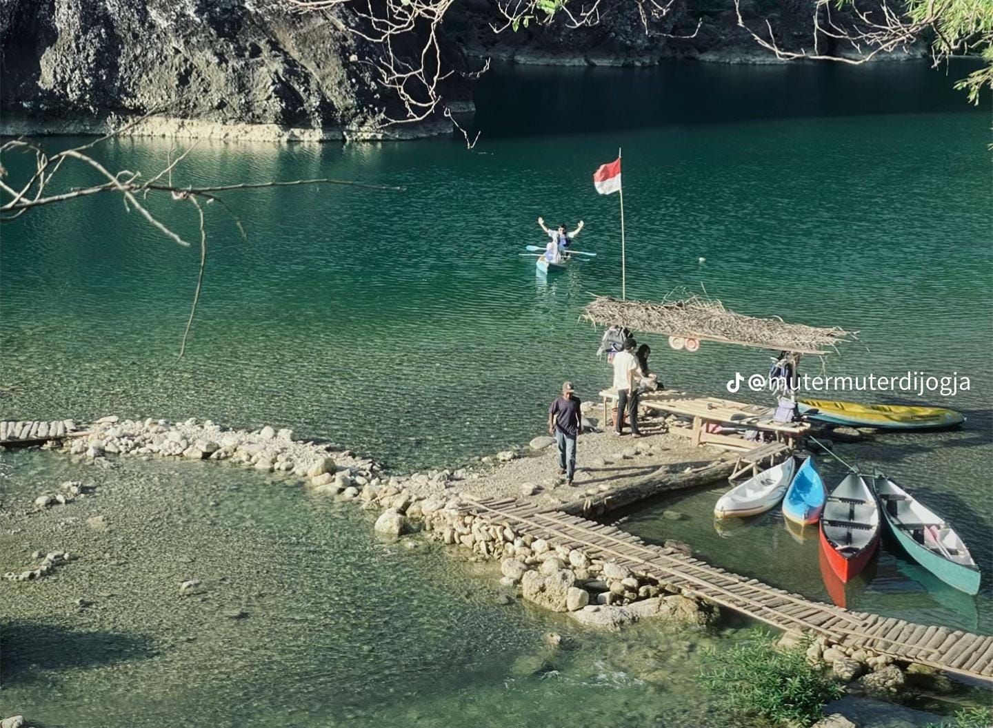 Keindahan Lembah Oyo dari atas. (Foto: TikTok.com/@mutermuterdijogja)