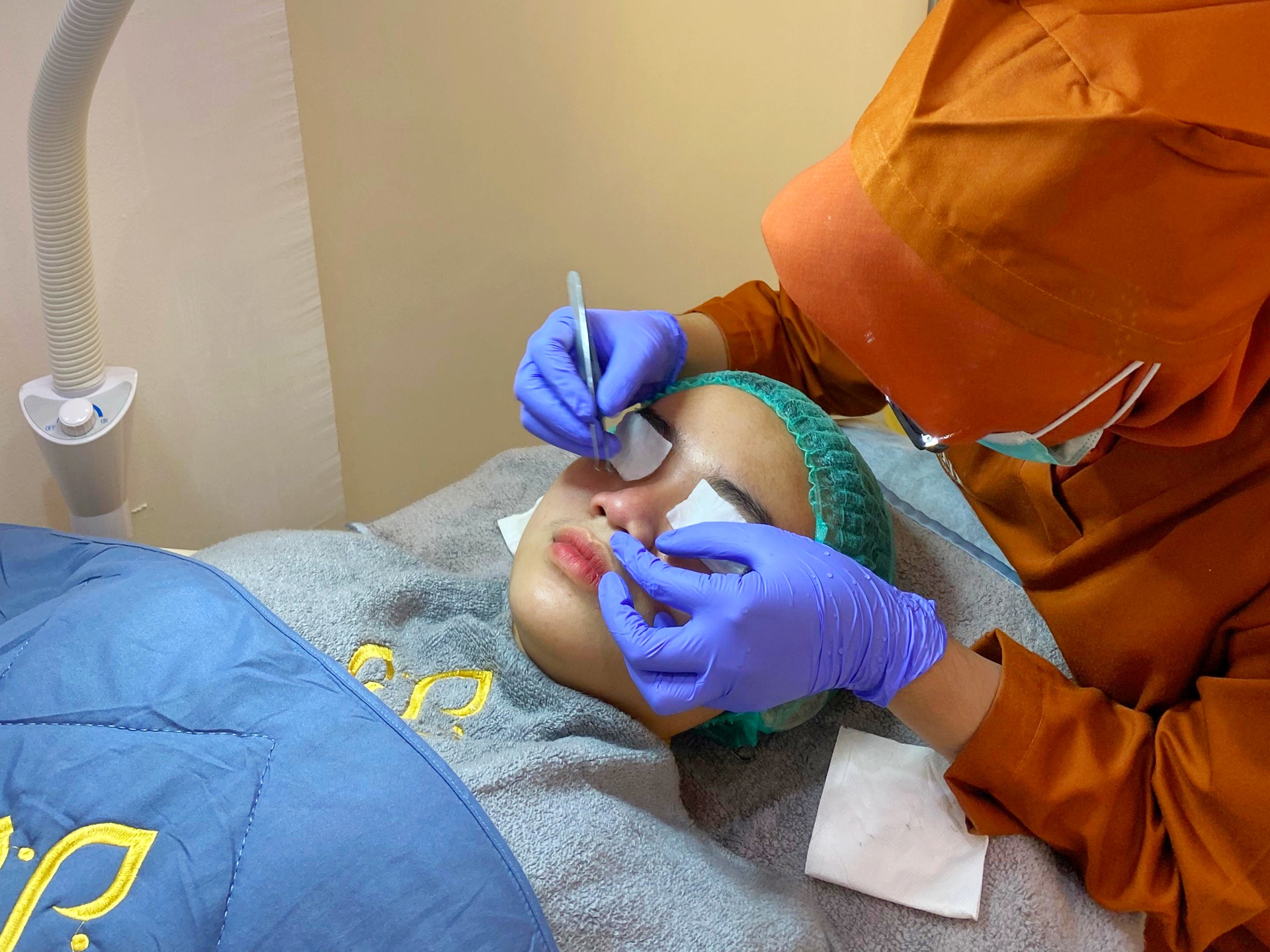 Ekstraksi Komedo di Klinik Kecantikan