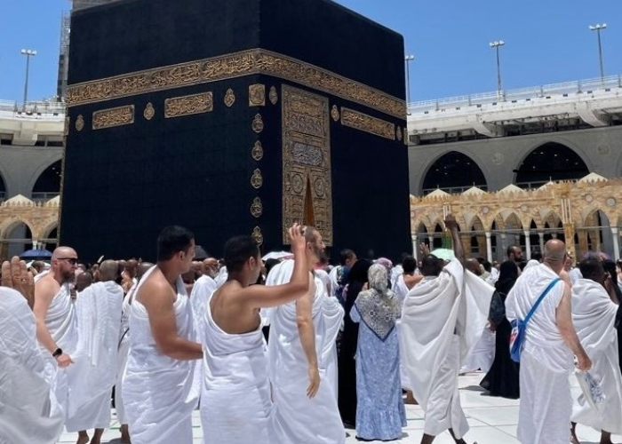 Tawaf di Masjidil Haram.