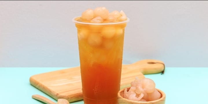 Es longan, minuman segar dengan manis alami buah kelengkeng yang cocok dinikmati saat&nbsp;cuaca&nbsp;panas.