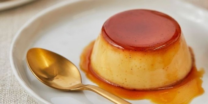 Puding karamel, dessert lembut dengan paduan rasa manis legit dan aroma karamel&nbsp;yang&nbsp;menggoda.