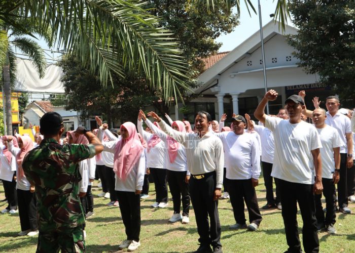 Ratusan Pegawai Pemerintah dengan Perjanjian Kerja (PPPK) Kota Kediri mengikuti pembekalan dengan tentara dari Brigif 16 Wira Yudha mulai kemarin.
