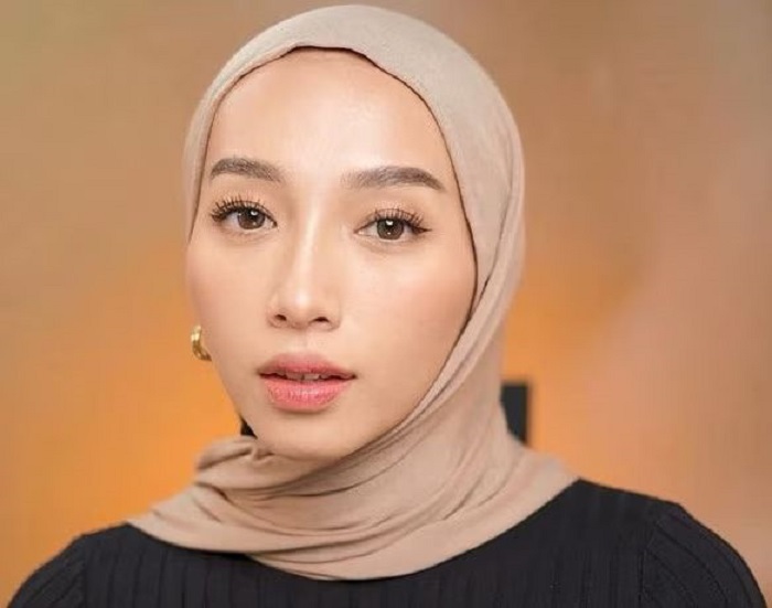 Ilutrasi makeup natural.