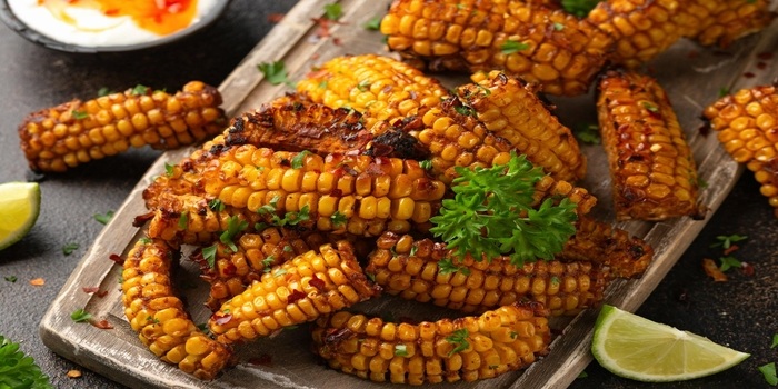 Corn ribs, potongan jagung panggang berpadu bumbu pedas gurih dengan aroma smoky yang menggoda.