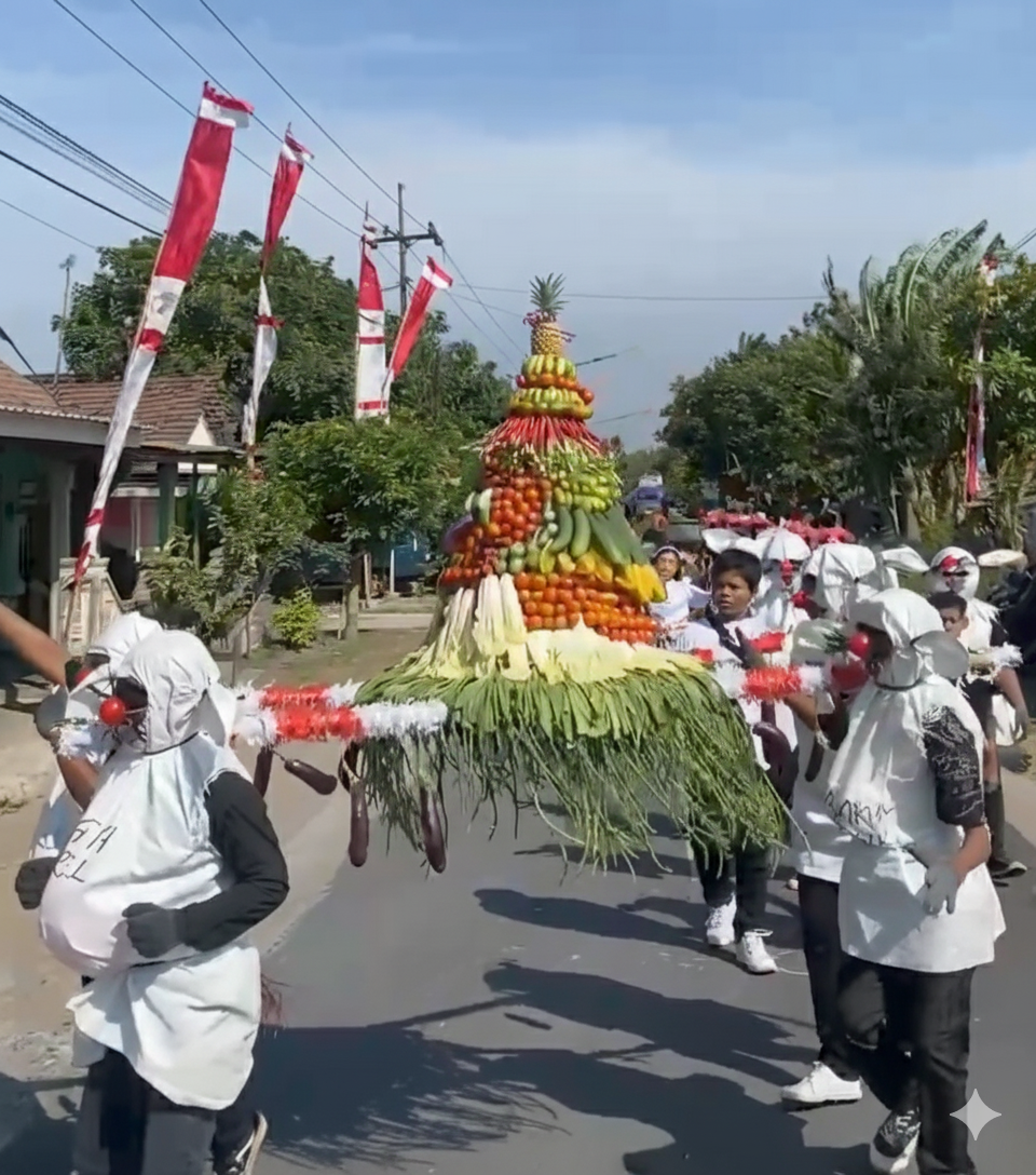 Karnaval dengan tema ketahanan pangan Desa Plemahan