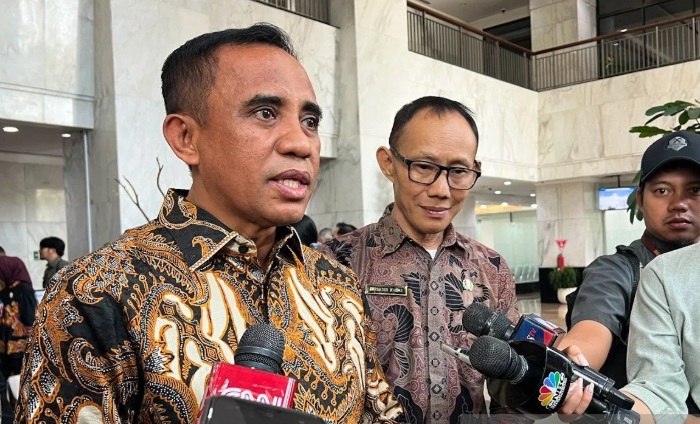 Gubernur Sulawesi Tengah Anwar Hafid memberi keterangan kepada wartawan usai pertemuan dengan Menkeu