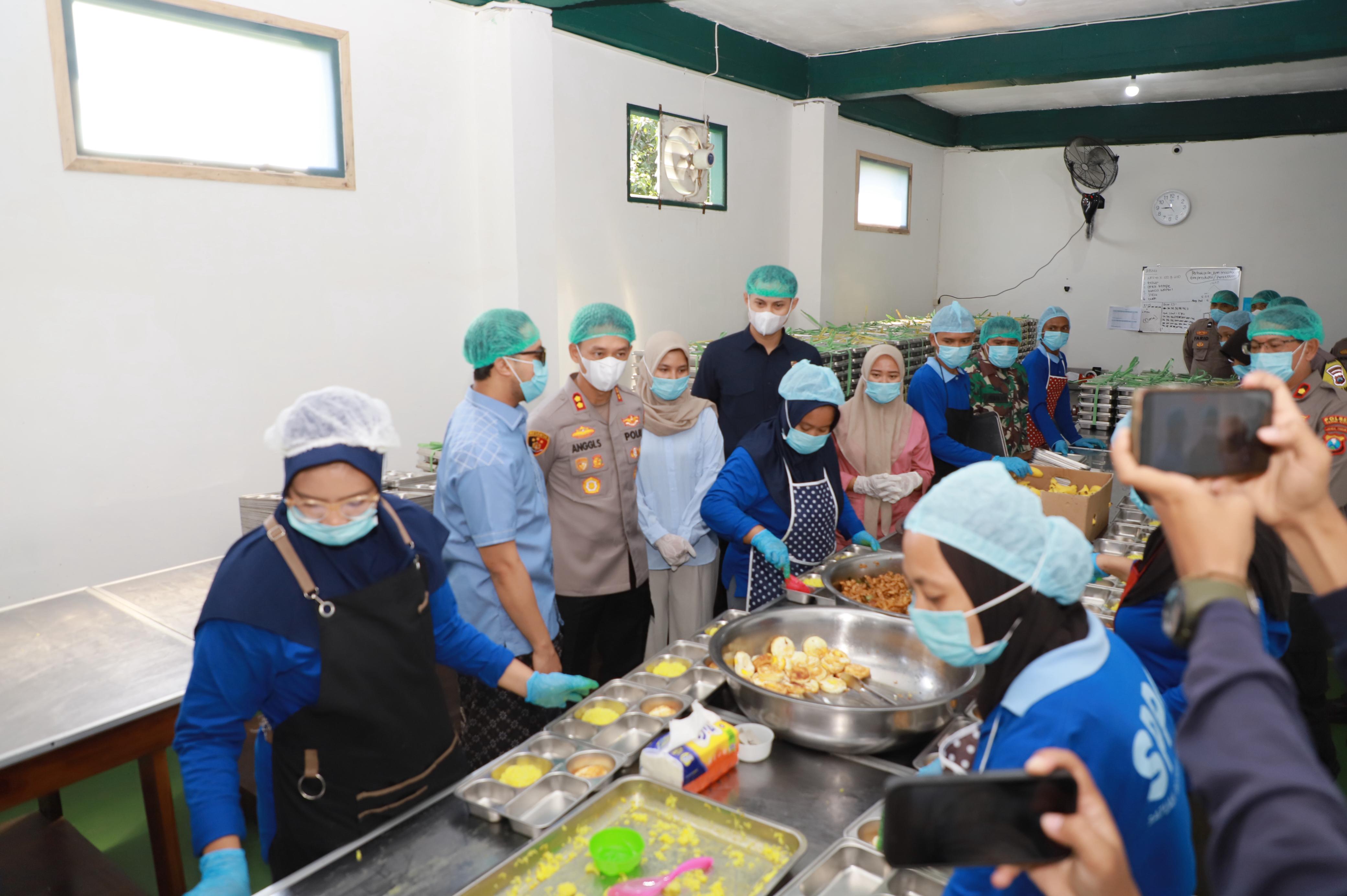 Kapolres Kediri Kota sidak ke dapur MBG.