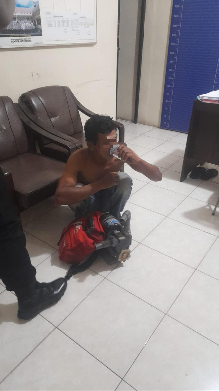 Tersangka maling pompa air.