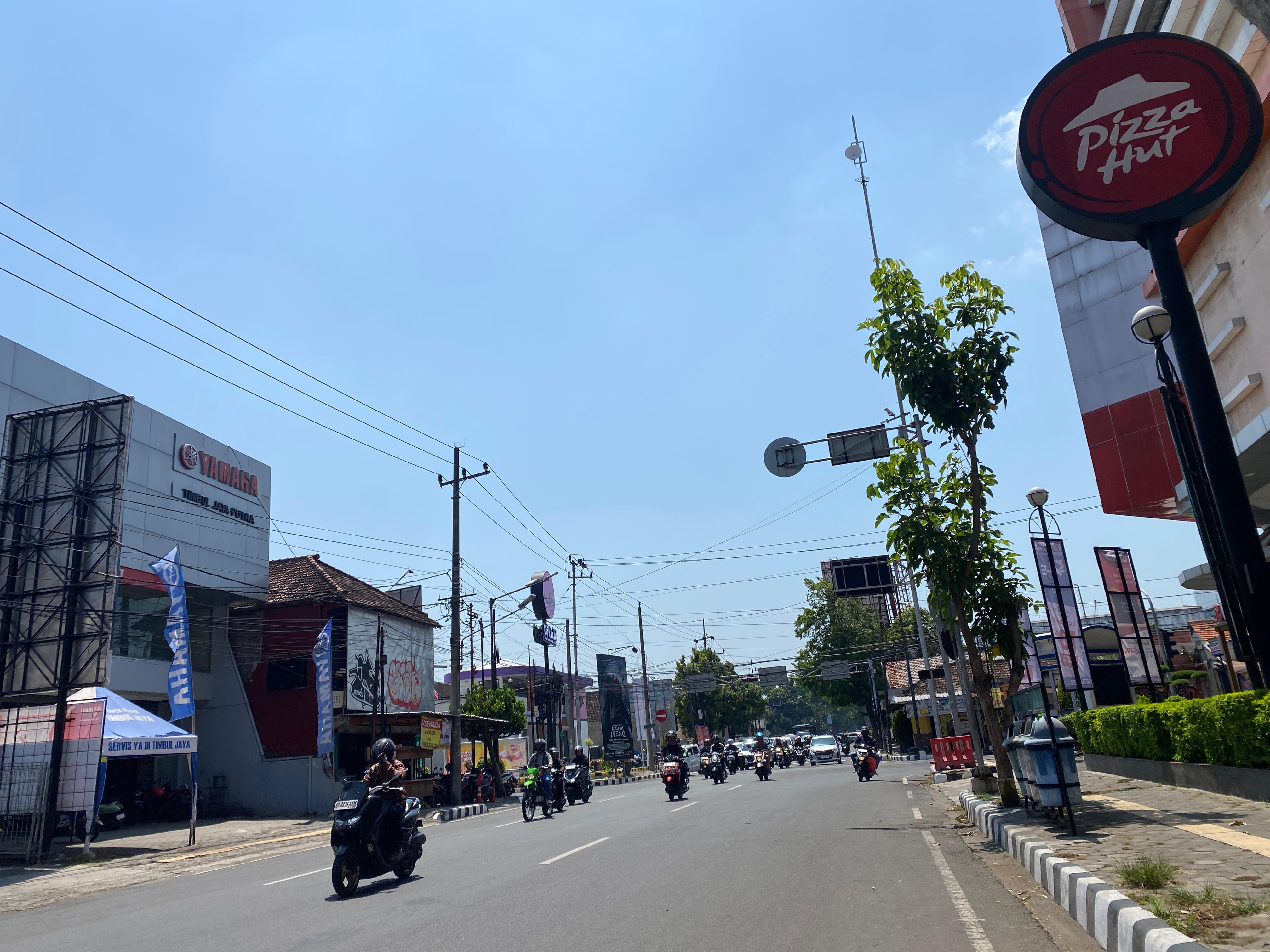 Lalu lintas Jalan Hayam Wuruk Kota Kediri.