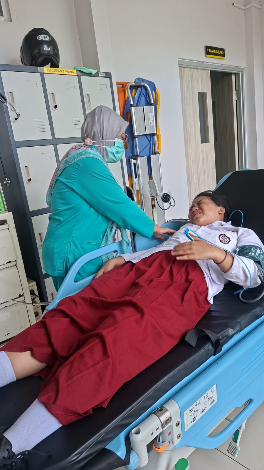 Faren saat mendapat penanganan medis.