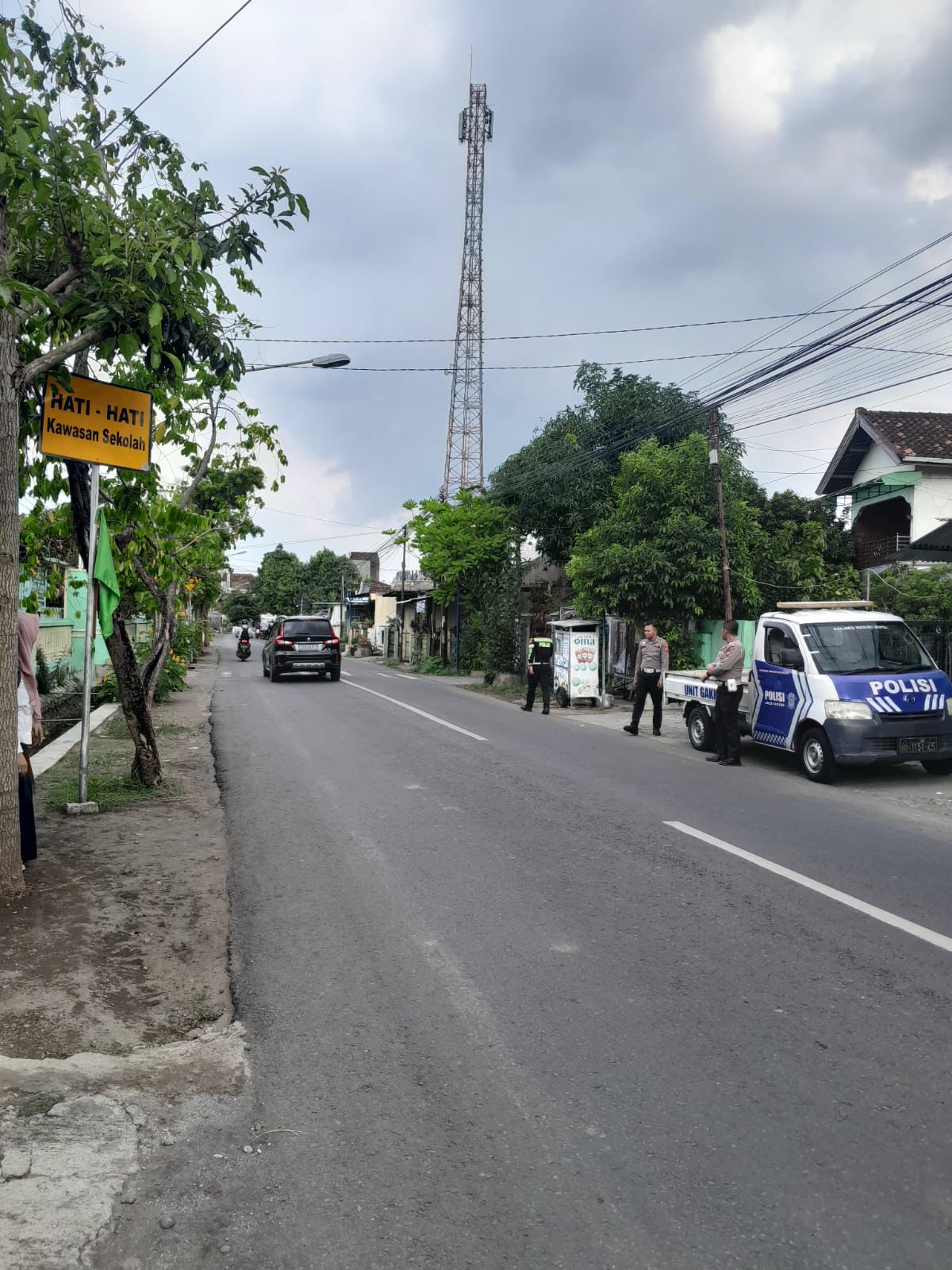 Satlantas melakukan olah TKP.