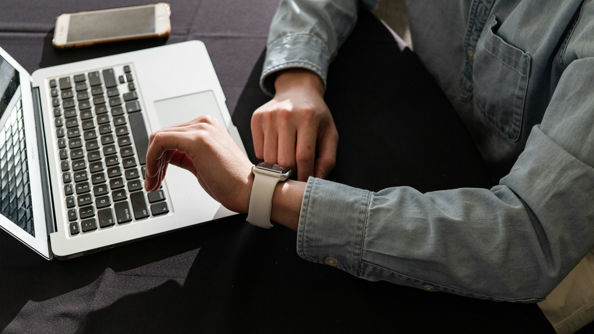 Tips Gen Z Bertahan di Dunia Kerja