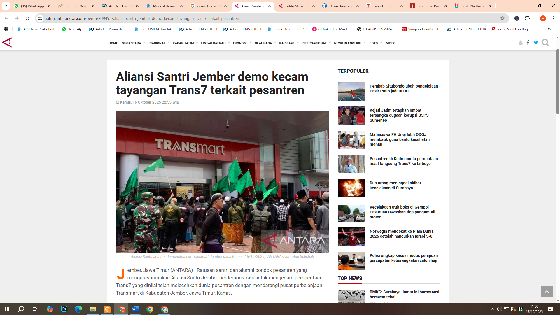 Aliansi Santri Jember demonstrasi di Transmart Jember